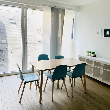 Modern Two Bedrooms In Center With A Private Parking Apartamento