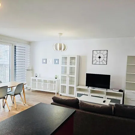 Modern Two Bedrooms In Center With A Private Parking