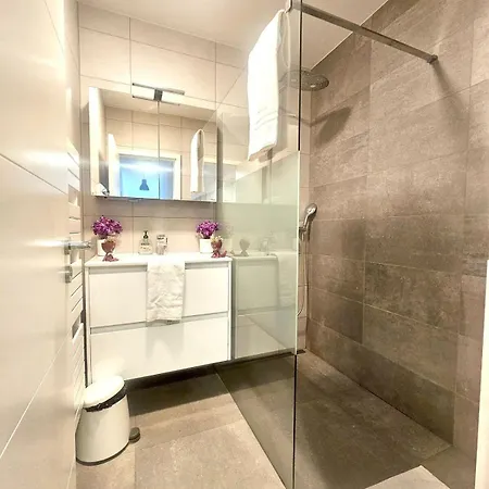 شقة Modern Two Bedrooms In Center With A Private Parking