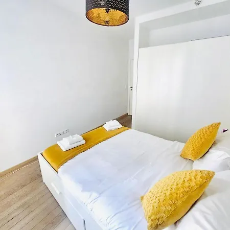 Modern Two Bedrooms In Center With A Private Parking *