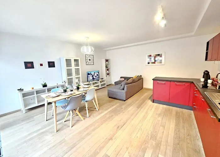 Appartement Modern Two Bedrooms In Center With A Private Parking