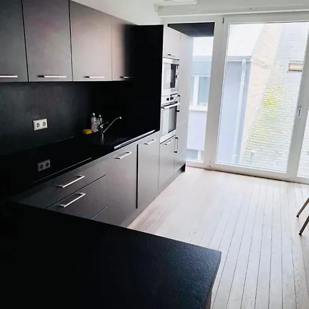 아파트 Modern Two Bedrooms In Center With A Private Parking